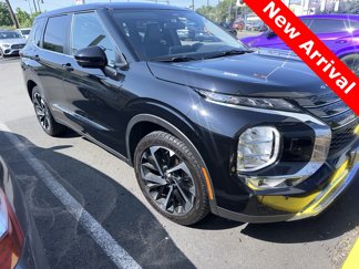 Used 2022 Mitsubishi Outlander SE image 1