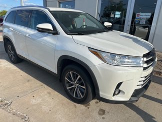 Used 2019 Toyota Highlander XLE w/ Carpet Mat Package (TMS) image 1