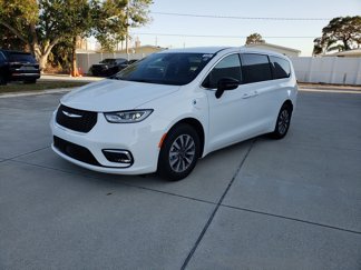 New 2025 Chrysler Pacifica Select image 1