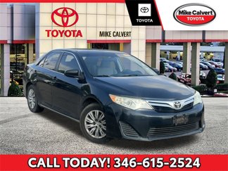 Used 2014 Toyota Camry LE image 1