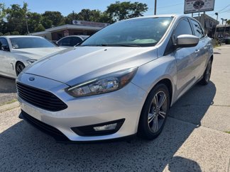 Used 2018 Ford Focus SE w/ SE Appearance Package image 1