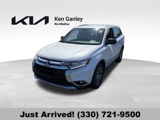 Used 2017 Mitsubishi Outlander ES image 1