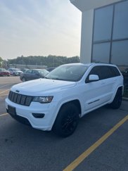 Used 2017 Jeep Grand Cherokee Altitude image 1