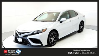 Used 2022 Toyota Camry SE image 1