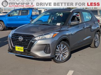 Used 2024 Nissan Kicks SV image 1