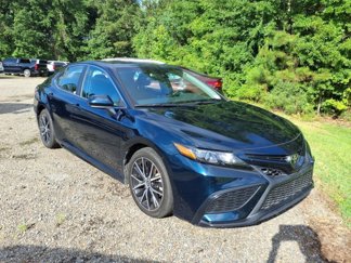 Used 2021 Toyota Camry SE image 1