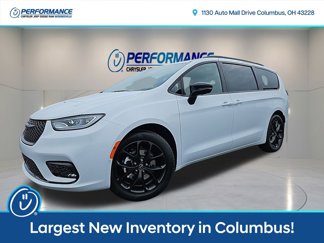 New 2025 Chrysler Pacifica Limited w/ Uconnect Theater Family Group image 1