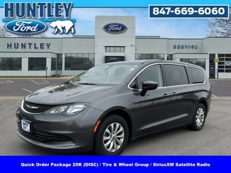 Used 2017 Chrysler Pacifica Touring w/ Tire & Wheel Group image 1