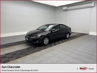 Used 2020 Hyundai Elantra SE image 1