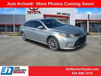 Used 2017 Toyota Avalon XLE image 1