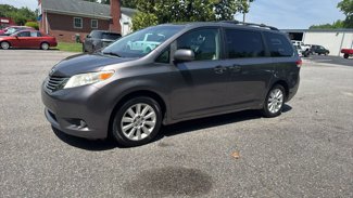 Used 2011 Toyota Sienna Limited image 1