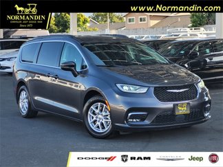 Used 2022 Chrysler Pacifica Touring-L image 1