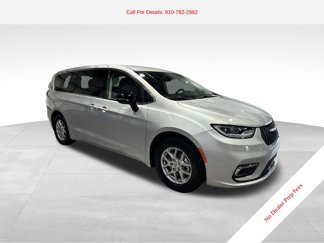 Used 2024 Chrysler Pacifica Touring-L image 1