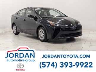 Used 2019 Toyota Prius LE image 1