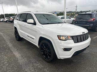Used 2017 Jeep Grand Cherokee Altitude image 1