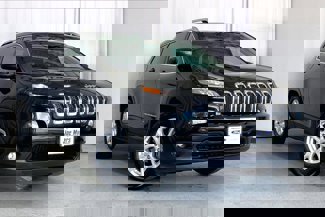 Used 2016 Jeep Cherokee Latitude w/ Cold Weather Group image 1