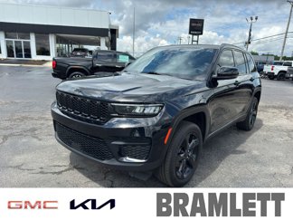 Used 2023 Jeep Grand Cherokee Altitude image 1