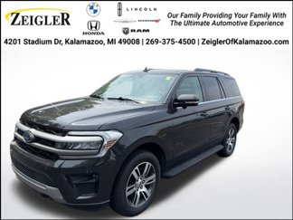 Used 2024 Ford Expedition XLT image 1