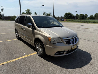 Used 2013 Chrysler Town & Country Touring-L w/ Driver Convenience Group image 1