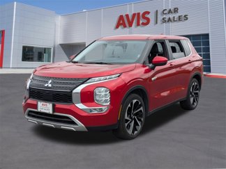 Used 2023 Mitsubishi Outlander SE image 1