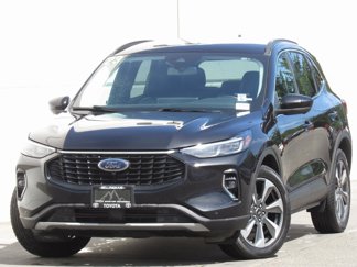 Used 2023 Ford Escape Platinum image 1