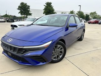 Used 2024 Hyundai Elantra SEL image 1