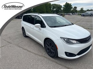 Used 2018 Chrysler Pacifica Touring-L Plus w/ S Appearance Package image 1