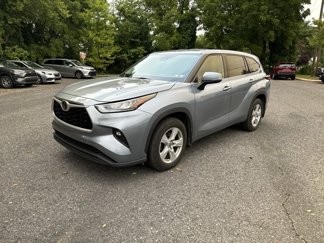 Used 2020 Toyota Highlander LE image 1