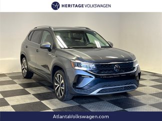 Certified 2022 Volkswagen Taos SE image 1
