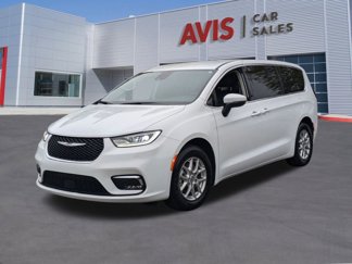 Used 2023 Chrysler Pacifica Touring-L image 1