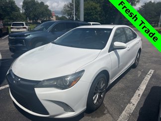 Used 2015 Toyota Camry SE image 1