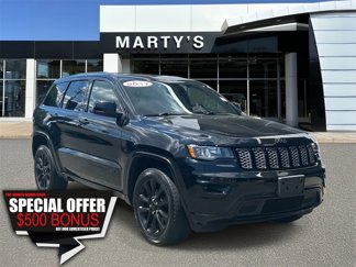 Used 2017 Jeep Grand Cherokee Altitude image 1