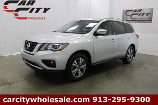 Used 2020 Nissan Pathfinder SV image 1