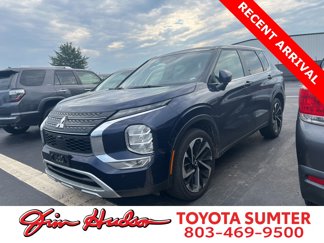 Used 2023 Mitsubishi Outlander SE image 1