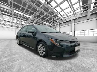 Certified 2022 Toyota Corolla LE image 1