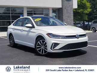 Used 2025 Volkswagen Jetta SE w/ Sunroof Package image 1