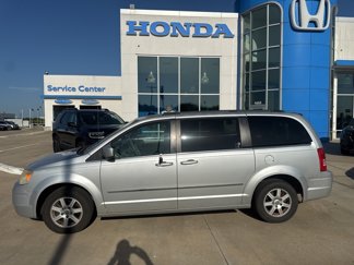Used 2010 Chrysler Town & Country Touring image 1