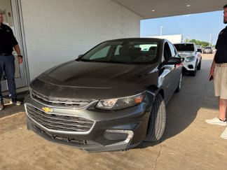 Used 2017 Chevrolet Malibu LT image 1