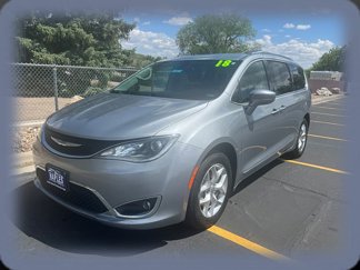 Used 2018 Chrysler Pacifica Touring-L w/ Tire & Wheel Group image 1