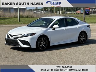 Used 2023 Toyota Camry SE image 1