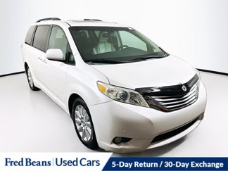 Used 2011 Toyota Sienna XLE image 1