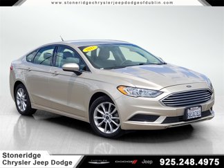 Used 2017 Ford Fusion SE w/ Fusion SE Technology Package image 1