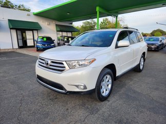 Used 2012 Toyota Highlander FWD image 1