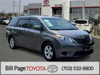Used 2017 Toyota Sienna LE image 1