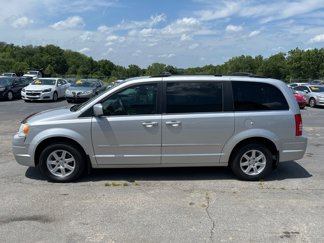 Used 2010 Chrysler Town & Country Touring image 1