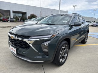Used 2025 Chevrolet Trax LT w/ Driver Confidence Package image 1