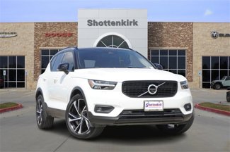 Used 2021 Volvo XC40 T5 R-Design image 1