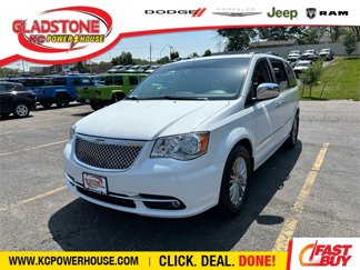 Used 2016 Chrysler Town & Country Touring-L image 1
