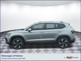 New 2025 Volkswagen Taos SE image 1