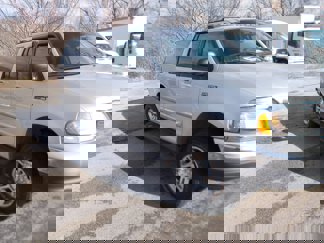 Used 2002 Ford Expedition XLT image 1